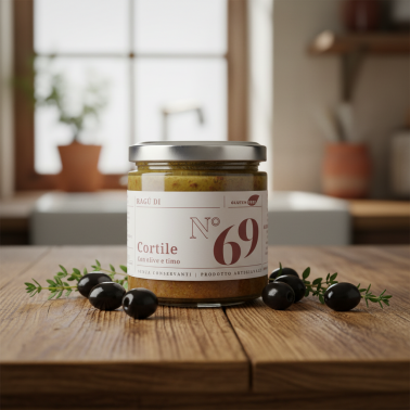 Poultry ragout with olives and thymes di Alessio Brusadin