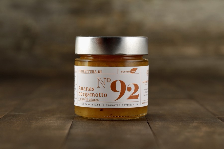 Brusadin jar photographed from the front, label readable